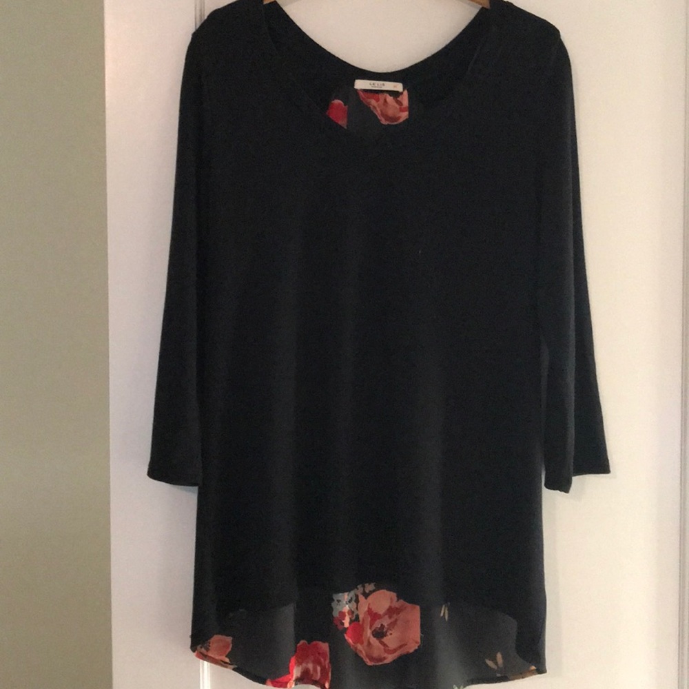 V-neck long sleeve blouse